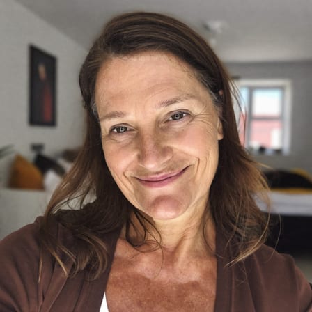 Portrait d'une habitante de Caudéran ayant comparé ses devis de diagnostic à Bordeaux