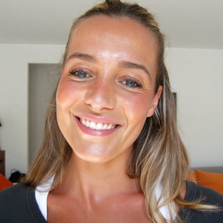 Portrait d'une habitante de Talence ayant comparé ses devis de diagnostic près de Bordeaux